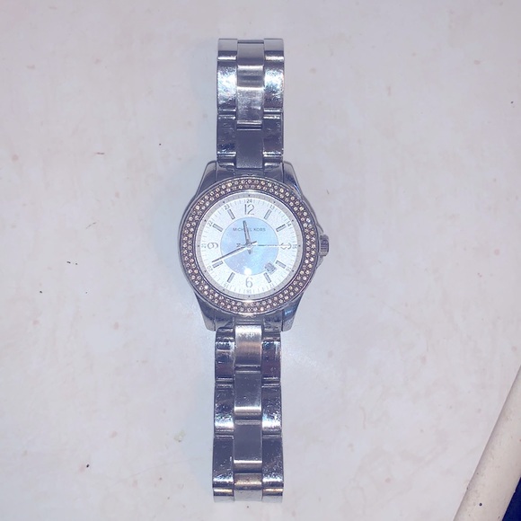 SILVER MICHEAL KORS WATCH - Picture 1 of 3